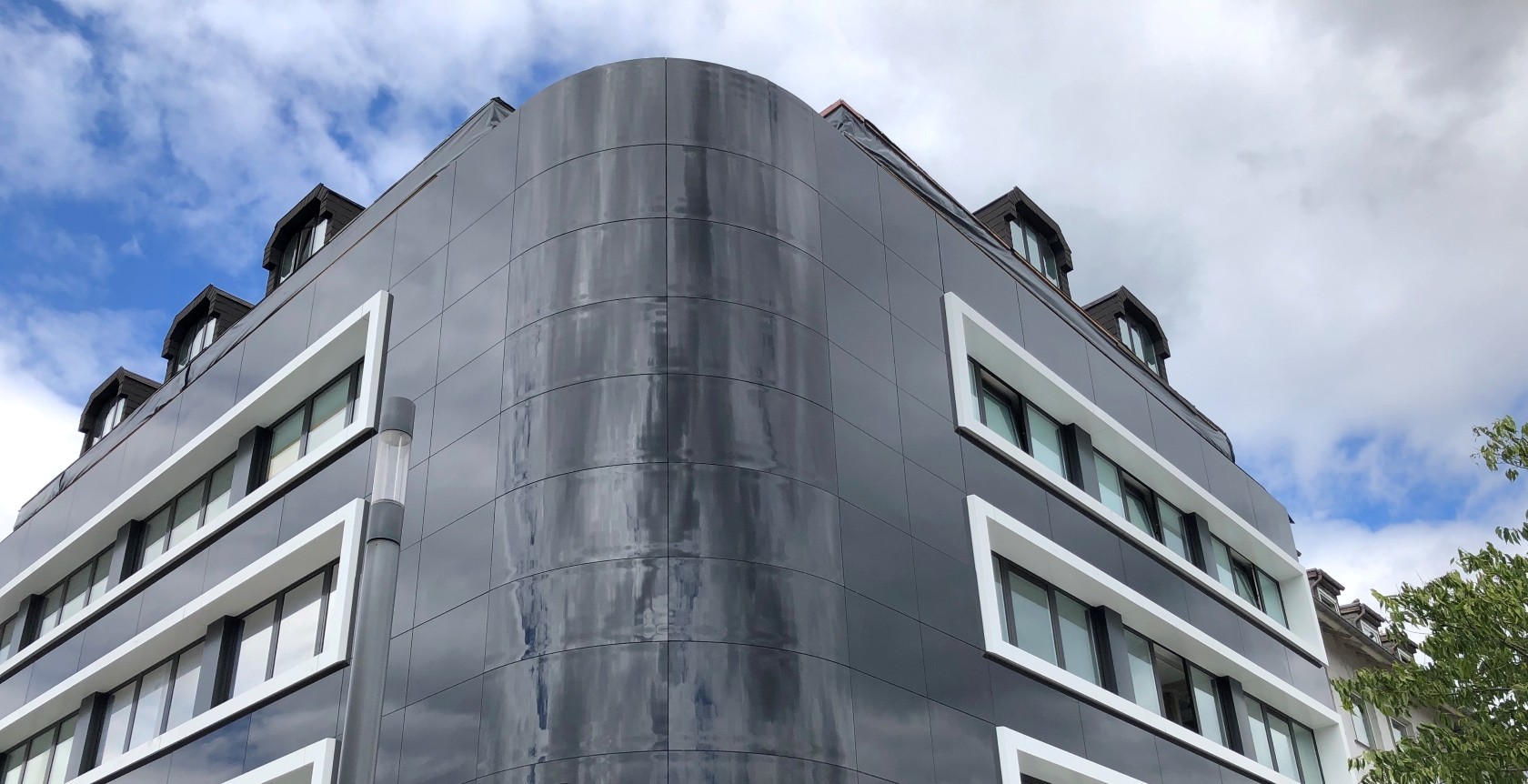 Photovoltaik-Fassade SUNOVATION eFORM clear